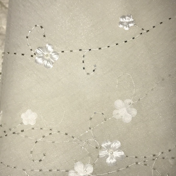 New Hand Beaded wedding veil - Picture 8 of 8